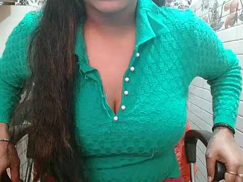 LovingPihu live sex cam