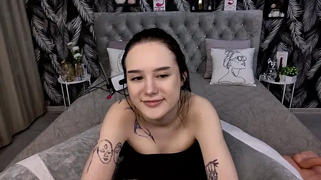 CarolineTenders live sex cam