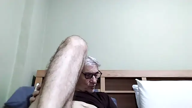 BIGUNCUTHARDCOCK live sex cam