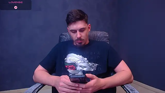 EnzoRace live sex cam