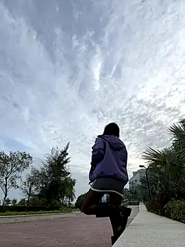 so-linger live sex cam