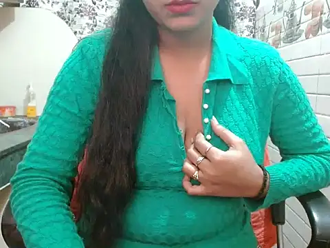 LovingPihu live sex cam