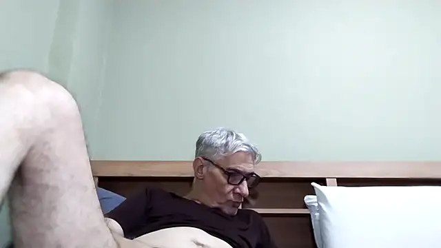 BIGUNCUTHARDCOCK live sex cam