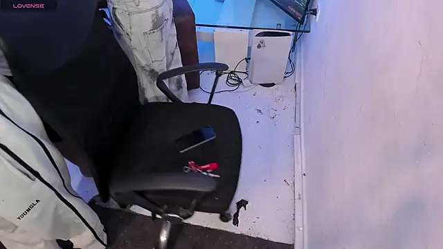 Handsomeboyss19 live sex cam