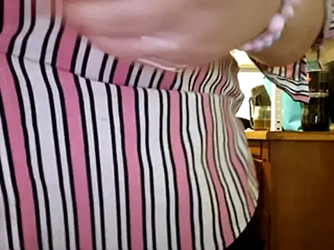 Samantha_Squirt@xh live sex cam