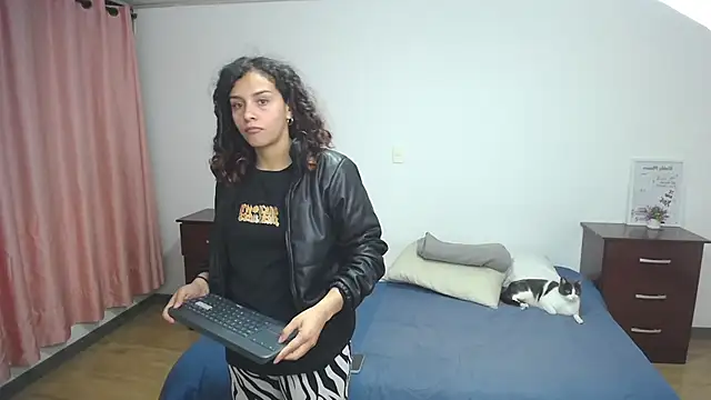 Sarabubbie live sex cam