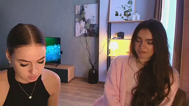 MayaGlow live sex cam