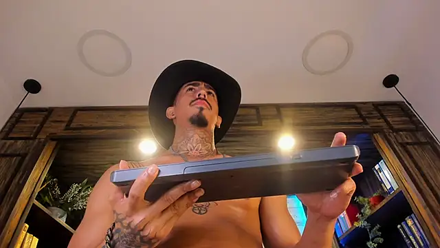 Donovan_Desmond live sex cam