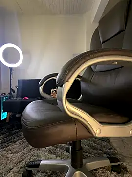 aly_golden_ live sex cam