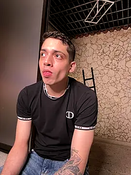 kevin_hotgirls live sex cam