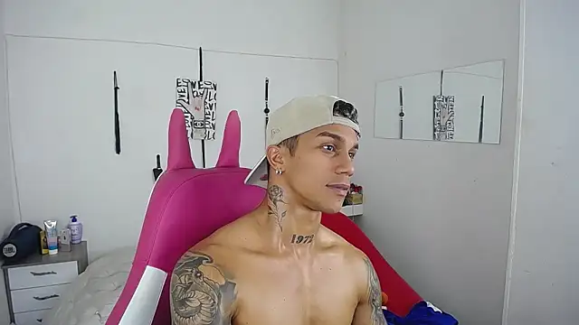 Leonard_Price live sex cam