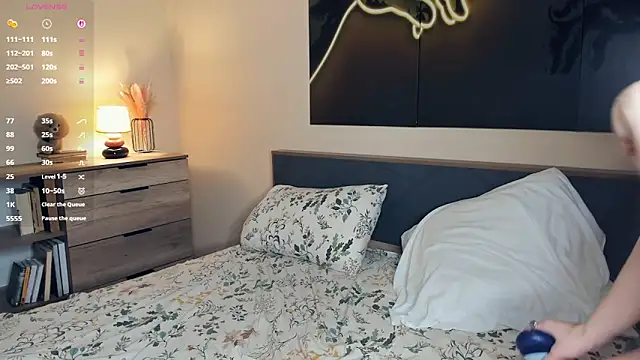 MaliaBourraine live sex cam