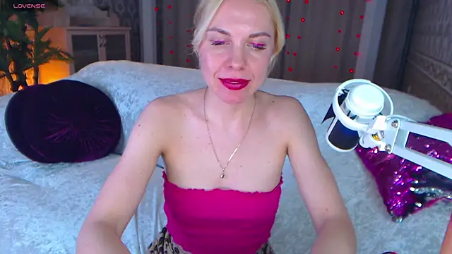 LiSinDoll live sex cam