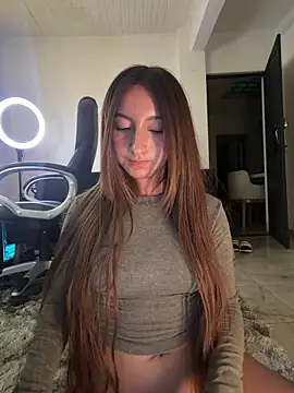 aly_golden_ live sex cam