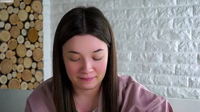 LowOncoming live sex cam