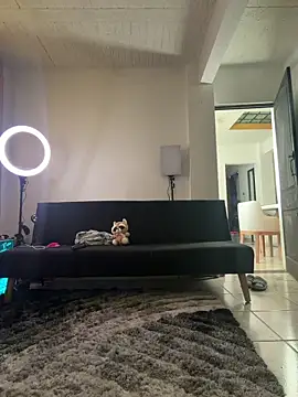 aly_golden_ live sex cam