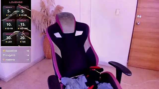 carolinemiller7 live sex cam