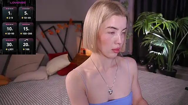 LindaThacker live sex cam