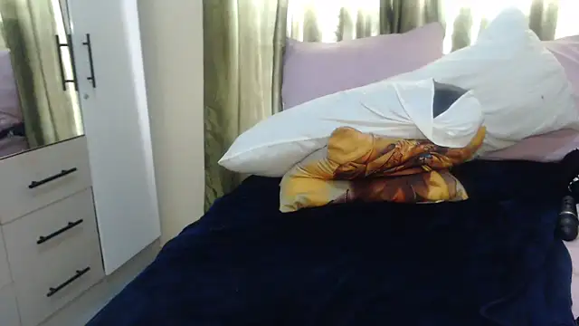 Foxybrownxx1 live sex cam