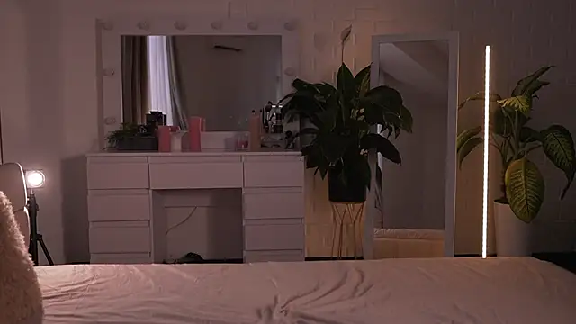 Faster_maci live sex cam