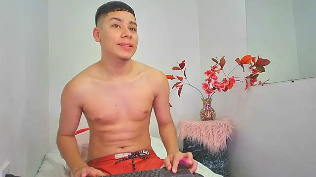 Lucastorrez01 live sex cam