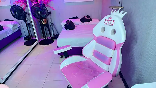 Maggy_t18 live sex cam