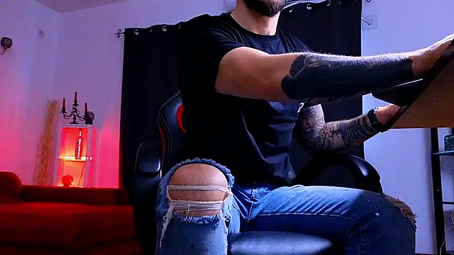 MightyAaron66 live sex cam