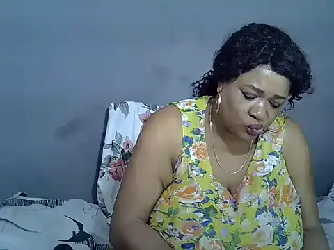 BUSTY_QUEEEN live sex cam
