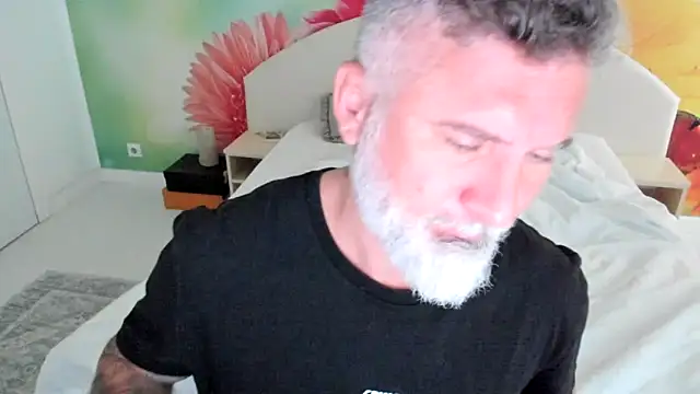 BlowMyXXL live sex cam