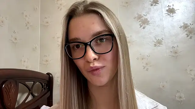 MichikoWienandt live sex cam