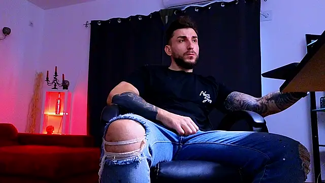 MightyAaron66 live sex cam