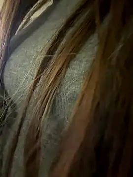 aly_golden_ live sex cam