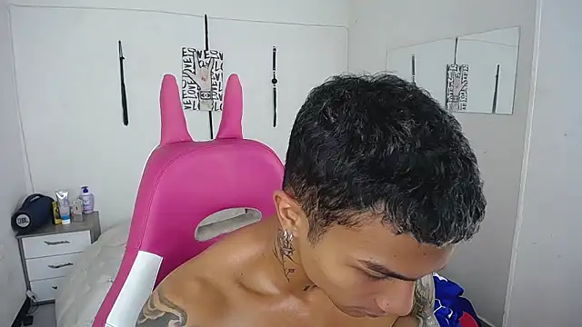 Leonard_Price live sex cam