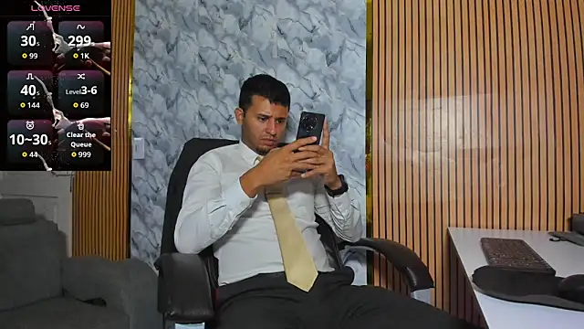 Hideintheoffice live sex cam