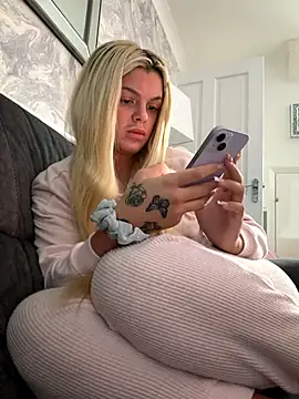 Irish_BarbieMilfx live sex cam