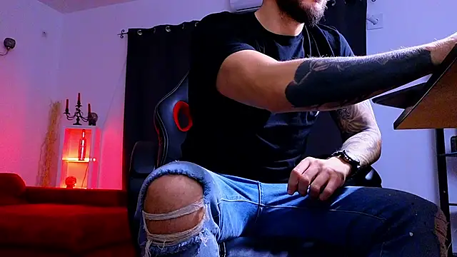 MightyAaron66 live sex cam