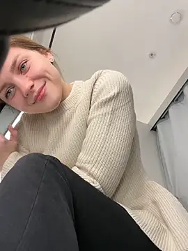 ValenciaShock live sex cam