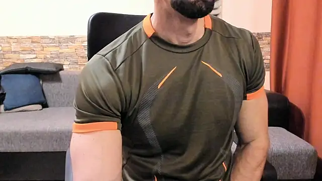 HotHunkTrainer live sex cam