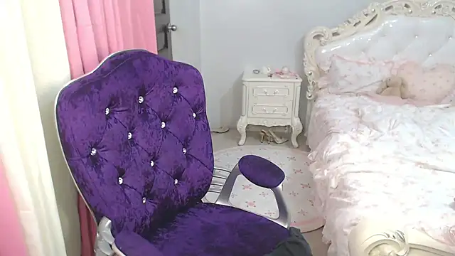 xSexynineDollx live sex cam