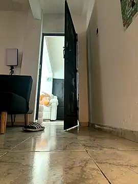 aly_golden_ live sex cam