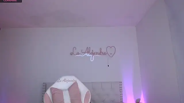 alee_lenoxx live sex cam