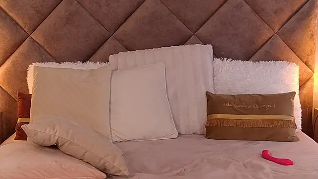 JaquelineM live sex cam