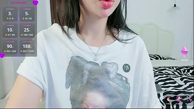 Squirt-Queenn live sex cam