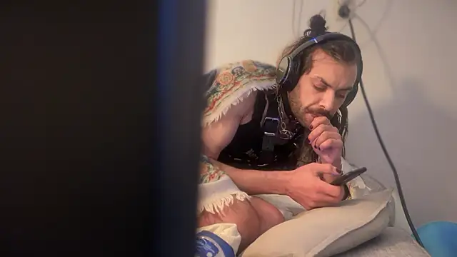 P4RtYBOII92 live sex cam