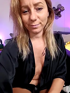 AngelaDesires live sex cam