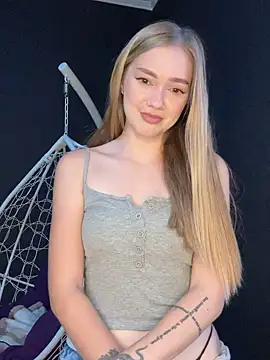 MilaMoone live sex cam