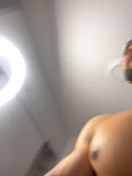 Ezzio_Scolaro live sex cam