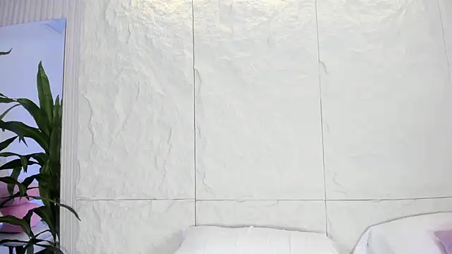 AvyMilton live sex cam