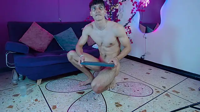 AlessioVitale live sex cam