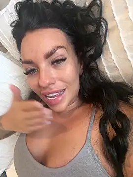 BELLABLACKXUK live sex cam